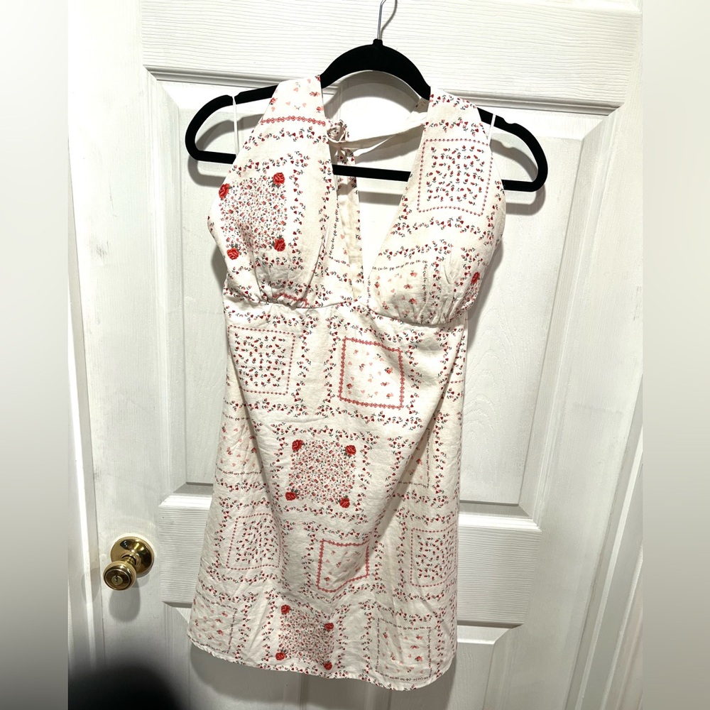 Hollister Floral Print Dress in White and Red Dress has small hearts ❤️ & 💗